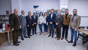 Başkan Soyer Tarihi Kemeraltı Esnaf Derneği üyeleriyle bir araya geldi: Kemeraltı İzmir'in kaldıracı olacak