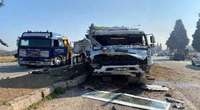 Torbalıda feci kaza: 2 ağır yaralı