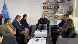 AK Parti İzmir İl Başkanı Kerem Ali Sürekli; "Kentsel dönüşüm yerine kendi çevrelerinde dönüyorlar"