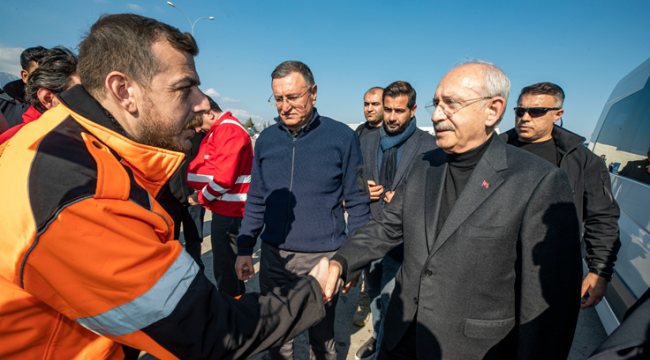 CHP lideri Kılıçdaroğlu, İzmir Büyükşehir'in Hatay'daki koordinasyon merkezini ziyaret etti