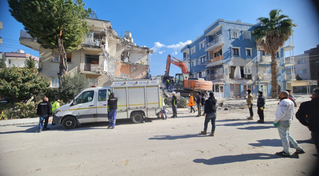 Deprem bölgesindeki su sorunu için İzmir Büyükşehir Belediyesi ekipleri devrede