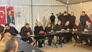 Genel Başkan Kılıçdaroğlu, İzmir Büyükşehir Belediyesi'nin kurduğu çadır kenti ziyaret etti