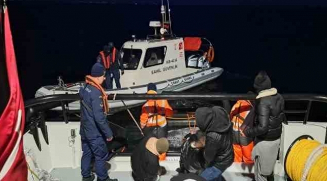 İzmir açıklarında 45 düzensiz göçmen kurtarıldı