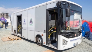 İzmir Büyükşehir Belediyesi Hatay'da mobil ameliyathaneli sahra hastanesi kurdu