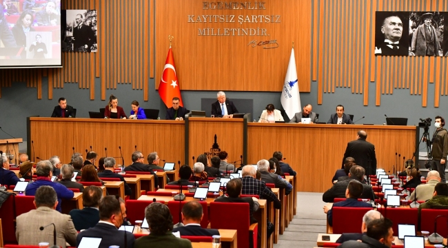 İzmir Büyükşehir Belediyesi'nden deprem bölgesindeki çiftçilere yem desteği