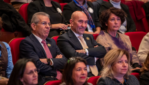 İzmir'de 100 yıl sonra aynı gün "kadın" konuşuluyor