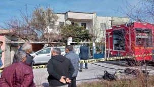 İzmir'de ev yangınında bir kişi öldü