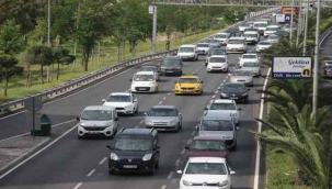 İzmir'de trafiğe kayıtlı araç sayısı yüzde 5,2 arttı 