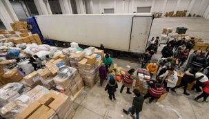 İzmir'den afet bölgesine giden yardımlar her geçen gün büyüyor