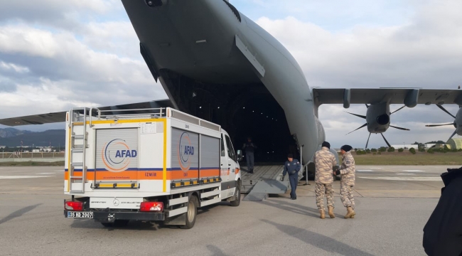 İzmir Valiliği, deprem bölgelerine 2 bin 331 personel gönderildiğini açıkladı