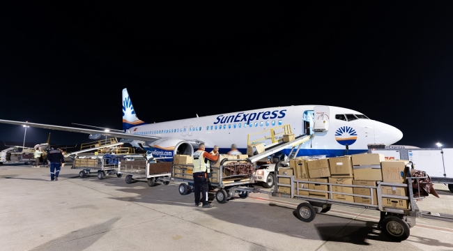 SunExpress'in Almanya'dan gelen yardımları taşıyan ilk kargo uçağı Antalya'ya ulaştı