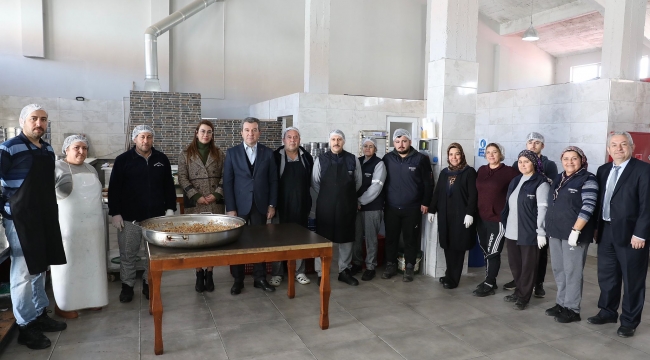 Bergama Belediyesi Aşevi'nden her gün 800 kişiye sıcak yemek