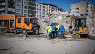 Deprem bölgesine su sağlamak için kesintisiz mesai