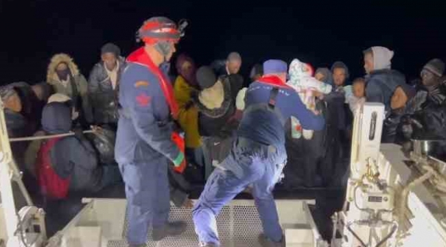 İzmir açıklarında 59 göçmen kurtarıldı, 1 Türk vatandaşı yakalandı