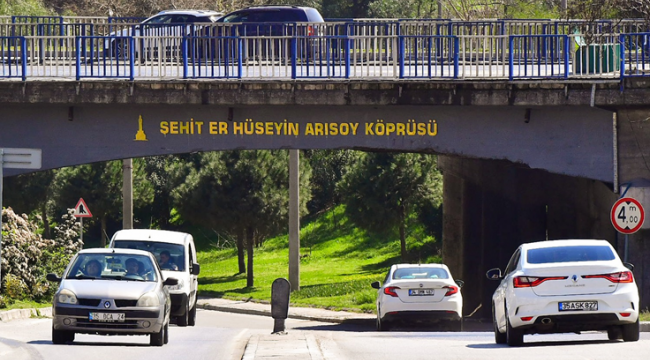 İzmir Büyükşehir Belediyesi'nden İzmirli şehitlerin anısına saygı