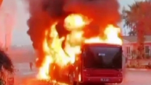 İzmir'de belediye otobüsü yandı