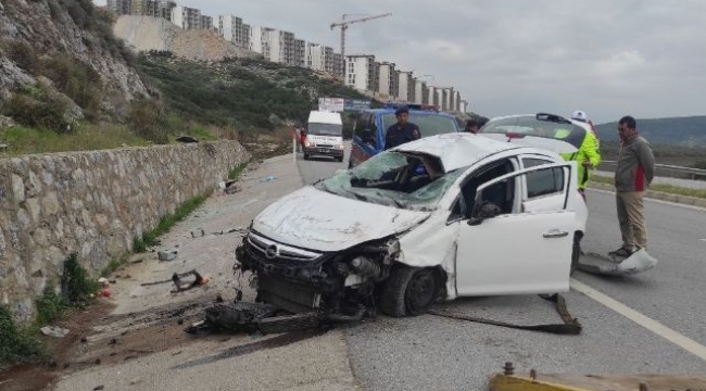 İzmir'de Trafik kazası: 2 ölü, 1 ağır yaralı