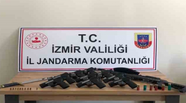 İzmir'de nefes kesen ruhsatsız silah operasyonu: 3 gözaltı