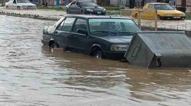 Yağmur Aliağa'da etkili oldu, yollar göle döndü