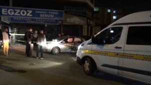 15 yaşındaki sürücü park halindeki tıra çarptı: 1 ölü, 3 yaralı