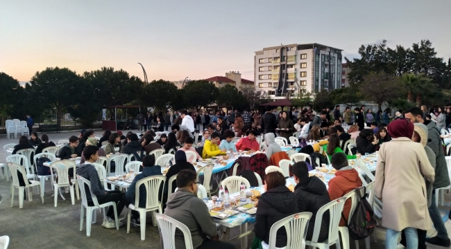 Alp Oğuz Anadolu Lisesinde geleneksel iftar yemeği