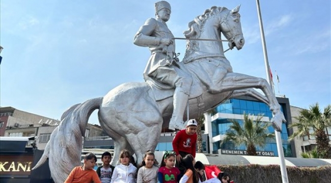İzmir Büyükşehir Belediyesi 23 Nisan'ı çocuk şenlikleriyle kutluyor