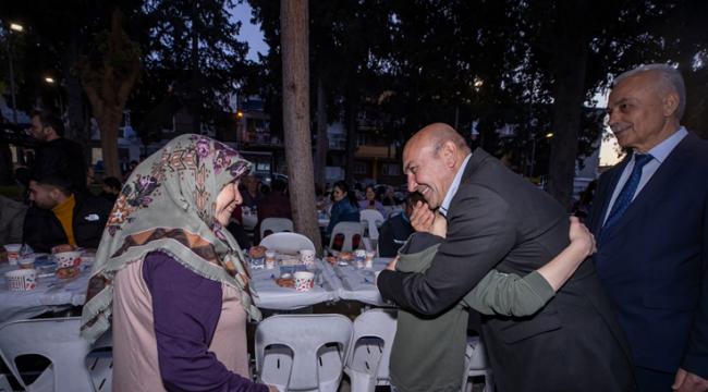 İzmir'de dayanışma sofraları devam ediyor