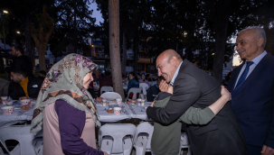 İzmir'de dayanışma sofraları devam ediyor