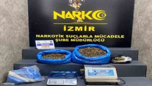 İzmir polisi kilolarca uyuşturucu ele geçirdi 