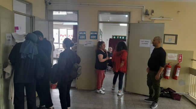 Aliağa'da Oy Kullanma İşlemleri Sabahın Erken Saatlerinde Başladı