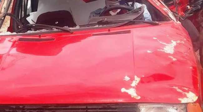 Aliağa'da Trafik Kazası Otomobil ile Kamyon Çarpıştı