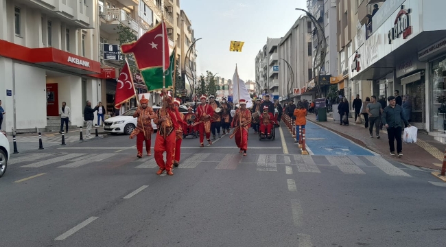  Aliağa ilçesinde Engelliler Haftası kapsamında kortej yürüyüşü yapıldı.