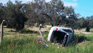 Candarlı'da otomobil takla attı: 2 yaralı