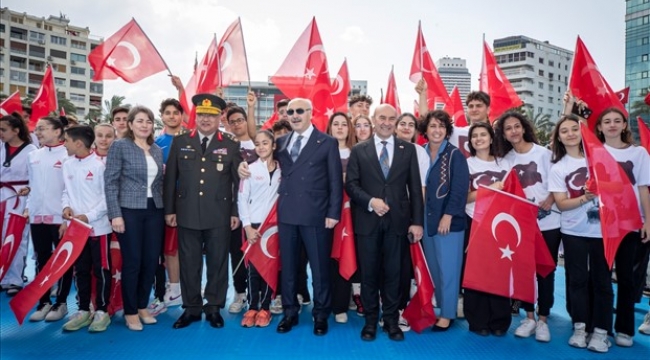 İzmir'de 19 Mayıs coşkusu