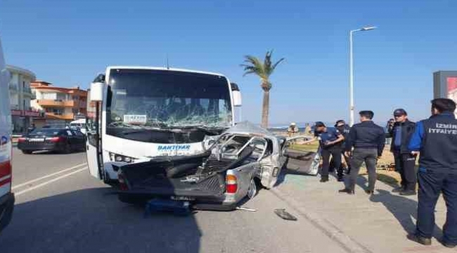 İzmir'de midibüs ile pikap çarpıştı: 1 ölü, 6 yaralı