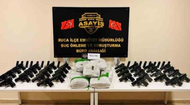 İzmir'de silah kaçakçılarının evinde 13 kilo uyuşturucu ele geçirildi