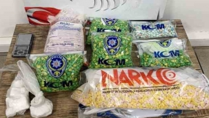 İzmir'de zehir deposu evlere baskın: 17 bin extacy hap ele geçirildi