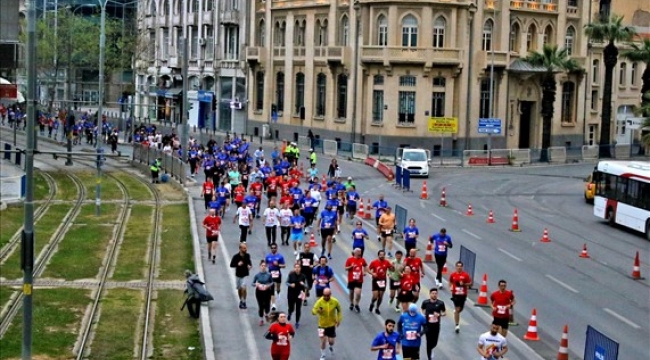 İzmir trafiğine maraton düzenlemesi