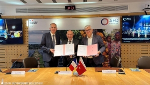 Başkan Soyer'den Paris'te tarihi imza