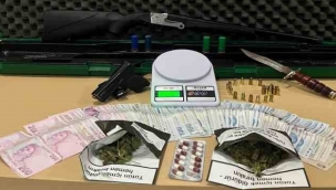 Durdurulan araçtan çıkanlar şaşkına çevirdi