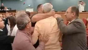 İzmir Büyükşehir Belediye meclisinde gerginlik