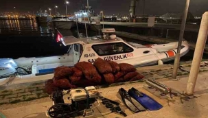 İzmir'de kaçak avlanan 500 kilogram midye ele geçirildi