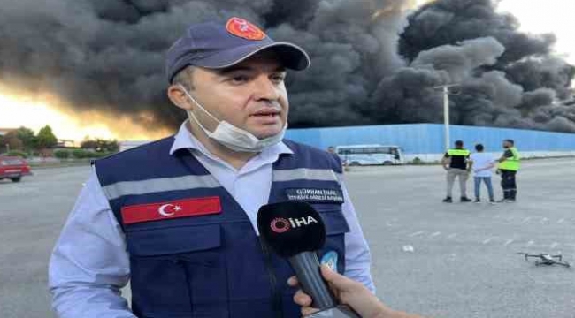 Manisa İtfaiye Daire Başkanı İnal: "Alevlerin iş yerlerine sirayet etmemesi için soğutma çalışmaları sürüyor"