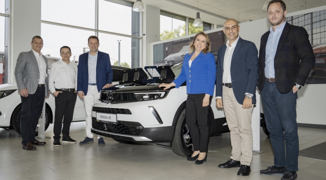 Opel Üst Yönetimi Yılın En İyi Bayisi Opel EGEM'i Seçti