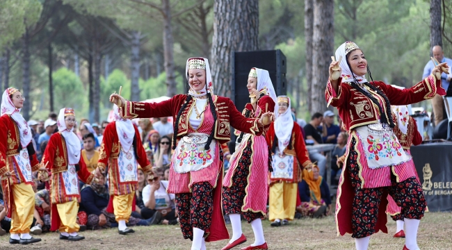 Uluslararası Bergama Kermes Festivali Finaline Muazzez Ersoy Damgası