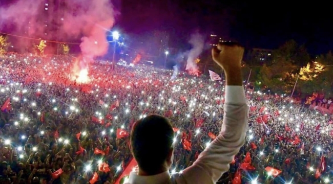 Aliağa CHP'de Avukat Hakan Turan İlçe Başkanlığına Adaylığını açıkladı.