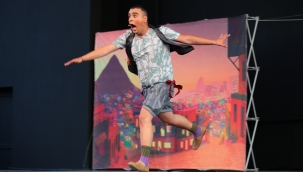 Aliağa'da Tiyatro Şöleni 'Şeker Portakalı' ile Başladı