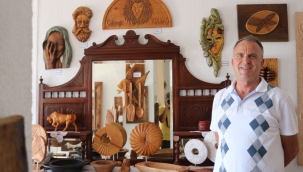 AŞİR GÜLER VE ÖĞRENCİLERİNDEN FOÇADA İKİNCİ AHŞAP OYMA SERGİSİ