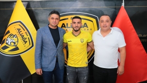 Bucaspor 1928 ile yollarını ayıran Hasan Çelik, Aliağa FK'ya transfer oldu
