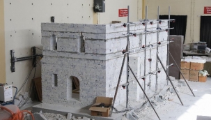 Dokuz Eylül'ün laboratuvarı riskli binaları tespit ediyor